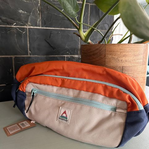 Ut på tur? 🌍 Passenger Boondocker Recycled Hip Pack 🧡