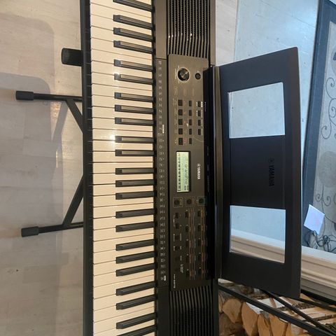 Yamaha PSR-E273