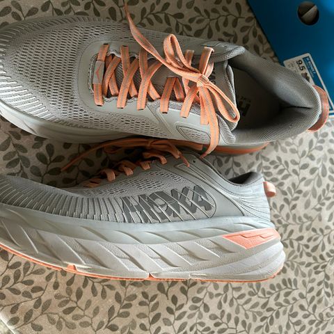 HOKA Bondi 7 str42.