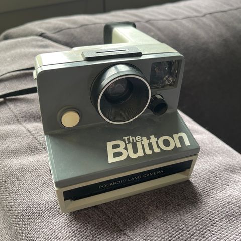 Polaroid camera (The Button)