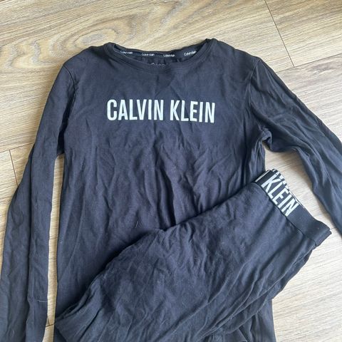 Calvin Klein pysj 10-12 år