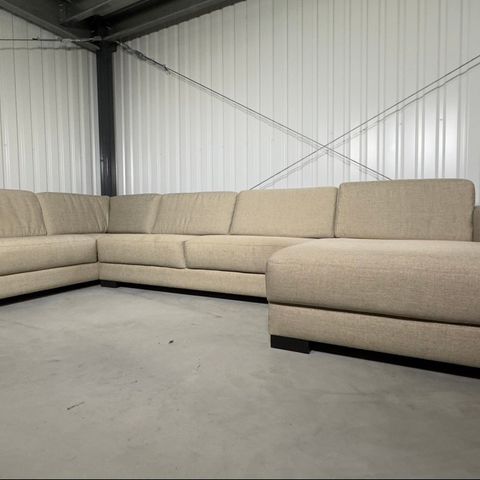 Nyrenset & Gratis levering Kompakt og ekstrem fin sofa selges billig.