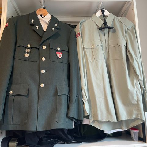 Lite brukt serviceuniform / tjenesteantrekk