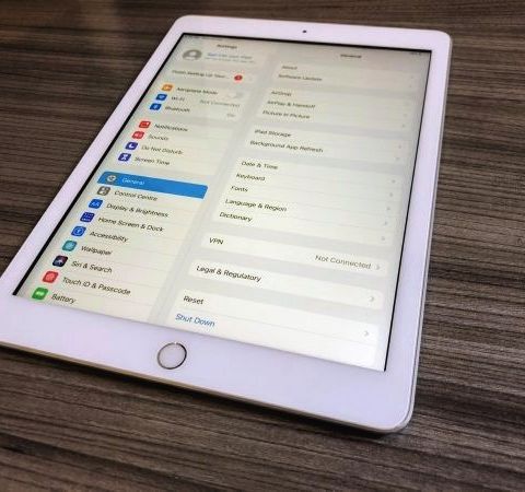 Apple iPad |5th Generation| 32GB