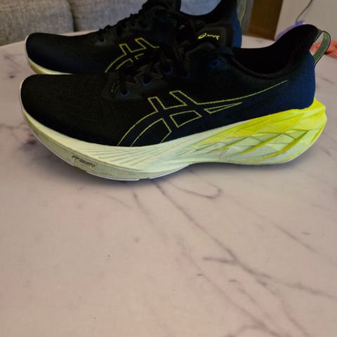 Asics Novablast 4