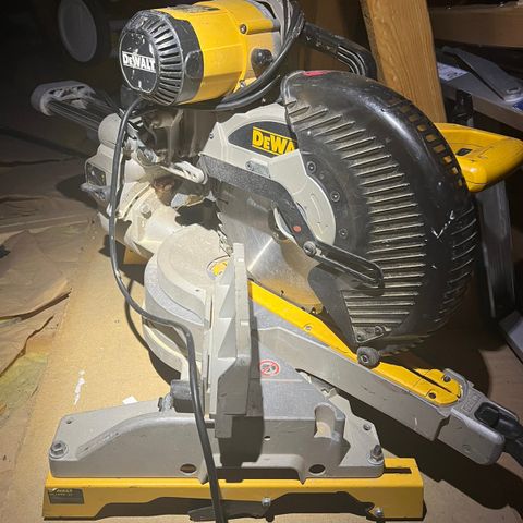 Dewalt Kapp-/gjærsag 250mm DW717XPS