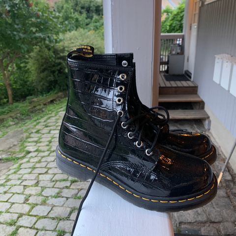 Ubrukte dr martens strl 39