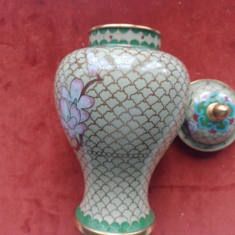 Cloisonne krukke - kr 200