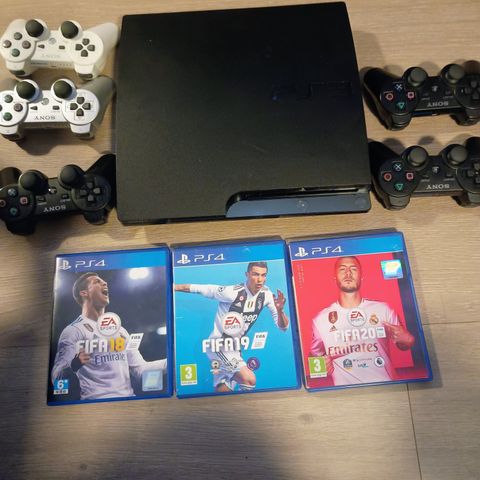 Ps3 m 5kontrollere og 3 spill