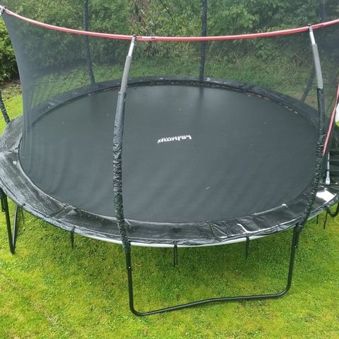 LeJump trampoline selges.