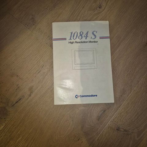 Instruksjonsbok for Commodore skjerm 1084 S