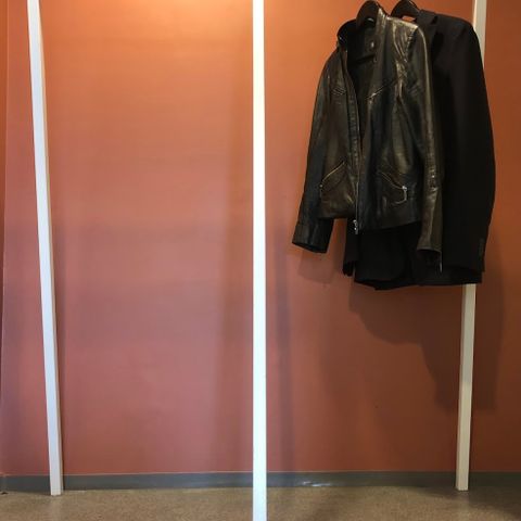 Stor Hay Loop Stand Wardrobe klesstativ selges