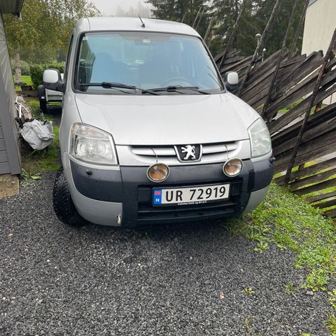 Selger en Peugeot Partner 4X4 Multispace for kr.5000,- ferdig reg.