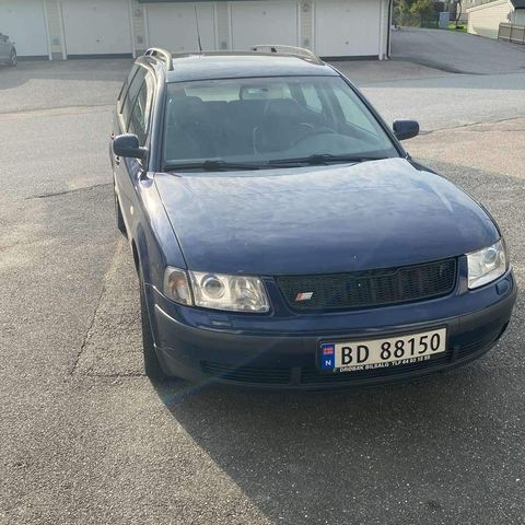 Reservedelsbil VW Passat 2000 modell bensin