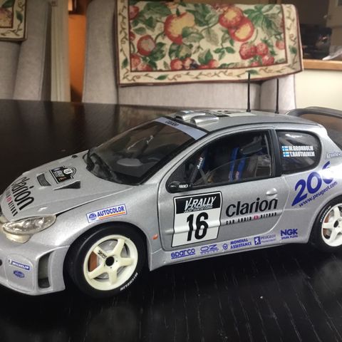 Peugeot. 206 WRC.      1:18