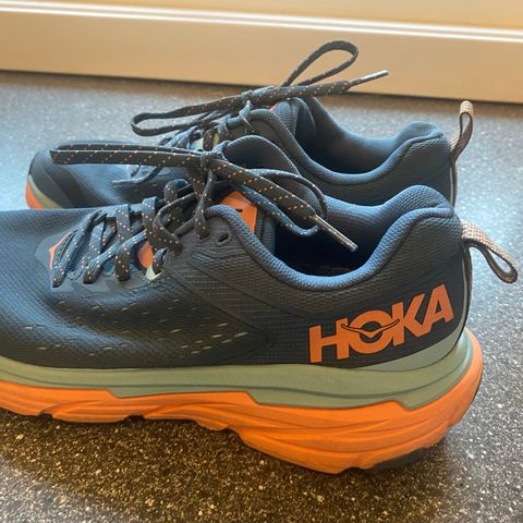 HOKA joggesko