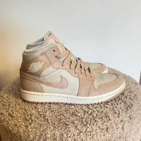 AIR JORDAN 1 MID - Størrelse: 37,5