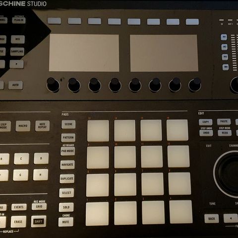 Native instruments maschine studio selges