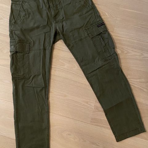 Superdry cargo bukse, grønn, str 32/32, pent brukt