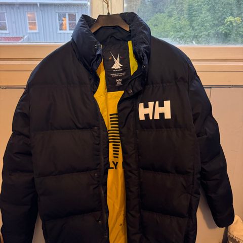 Pen brukt Helly Hansen jakke selges