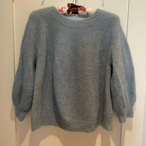 Novice sweater