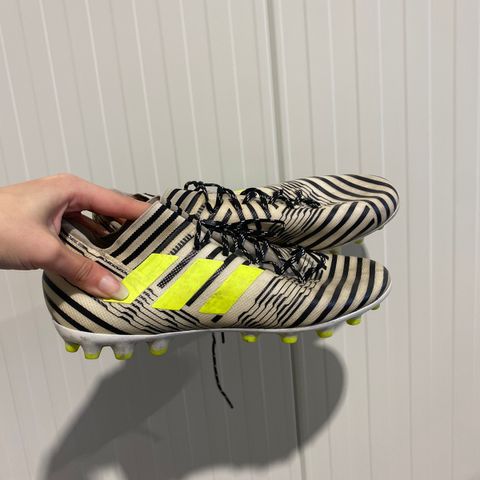 Adidas fotballsko str 42 2/3