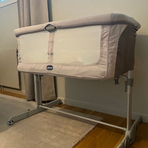 Chicco Next2Me Bedside Crib