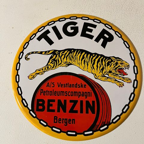 Skilt «Tiger Benzin»