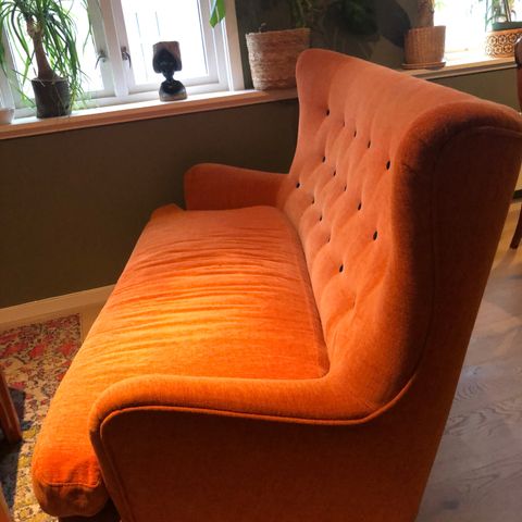 Sprek oransje sofa