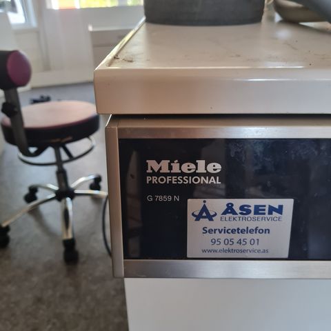 Proff miele oppvaskmaskin  3 fas  , tilsvarende ny i dag koster 50000,-