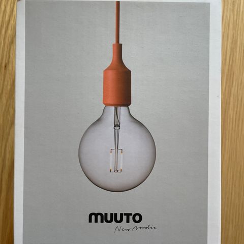 E27 Pendant Lamp fra Muuto, oransje