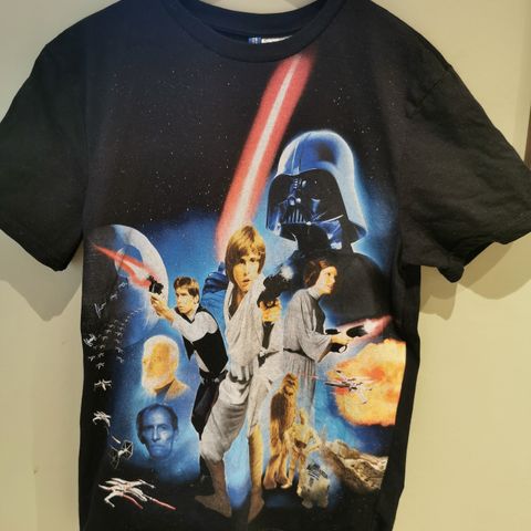 Star Wars t-skjorte fra HM Divided str S