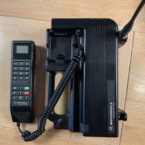 Motorola International 1000 - en «antikk» mobiltelefon