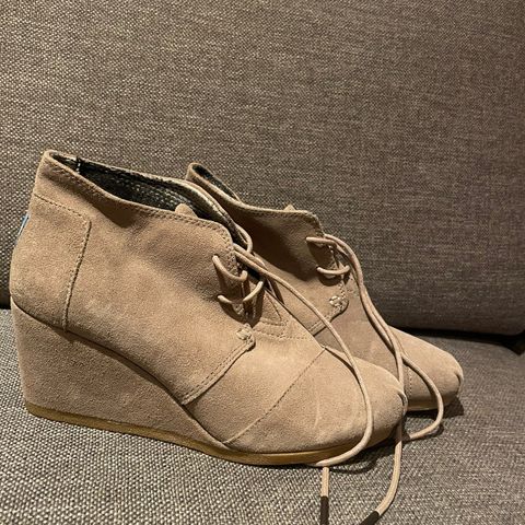 Toms med kilehæl str us 7,5/38