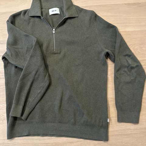 NN. 07 Hansi col zip