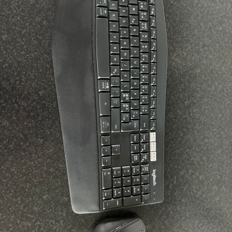 Logitech K850 tastatur og mus