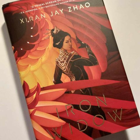 Xiran Jay Zhao: Iron Widow. (Innbundet) (Fantasy, Science Fiction)