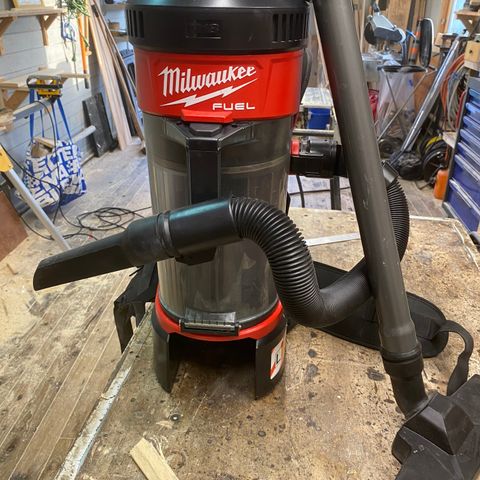 Milwaukee M18 FUEL™ RYGGSEKK STØVSUGER