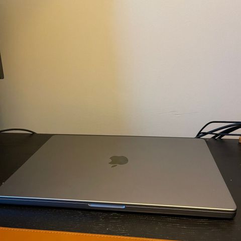 macbook pro m1  max 1tb 32bg