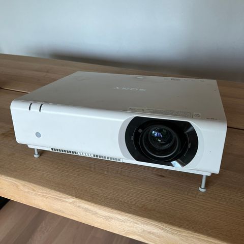 Sony Data 3LCD Projector VPL-CH375