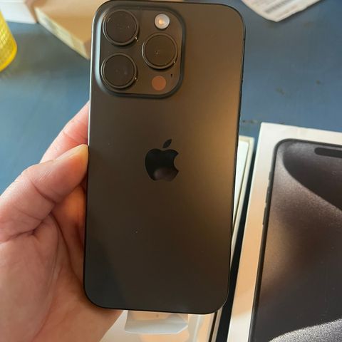 Helt ubrukt iPhone15 pro 256GB black titan