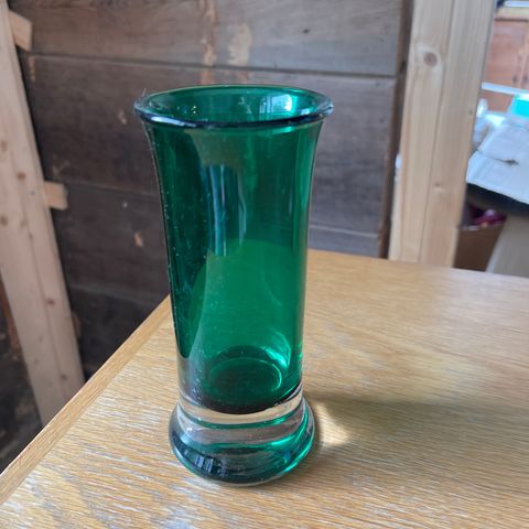 Grønn glassvase