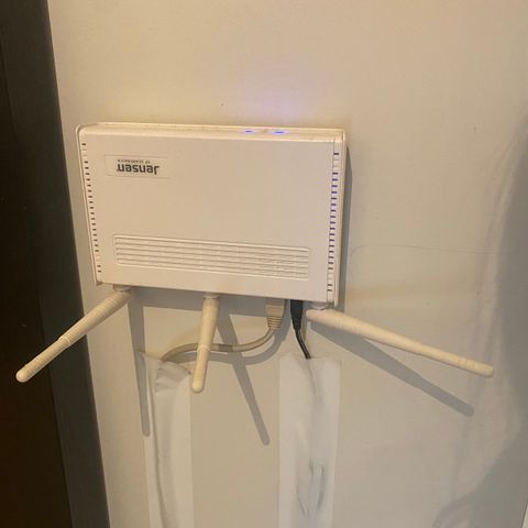 Jensen Lynx5000 WiFi router