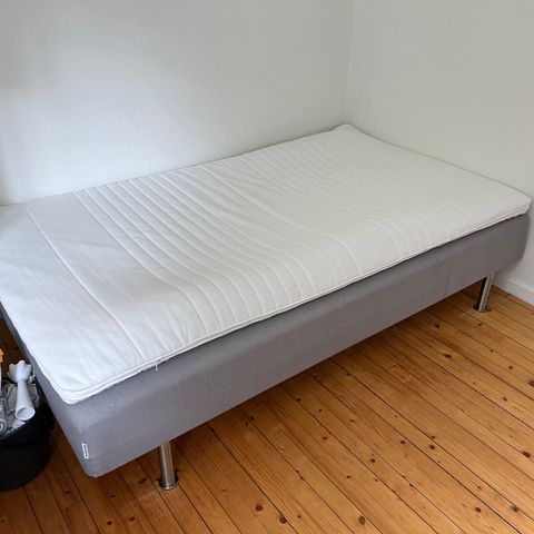 Ikea Sultan seng med overmadrass 120x200cm