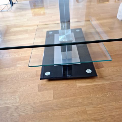 Stuebord i glass kr 300