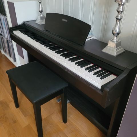 Yamaha YDP-131 digitalt piano