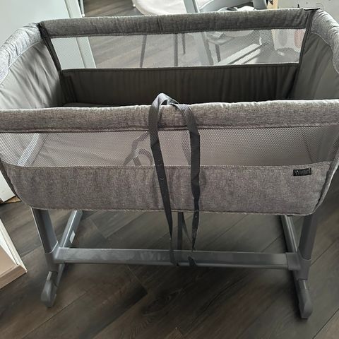 Yngri Tova Bedside Crib