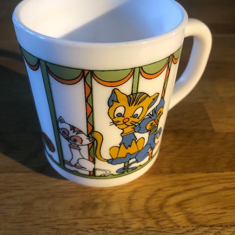 Vintage kopp / krus , med motiv av katt og ugle , Arcopal France