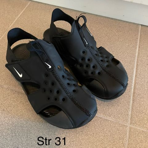 Nike sandaler str 31