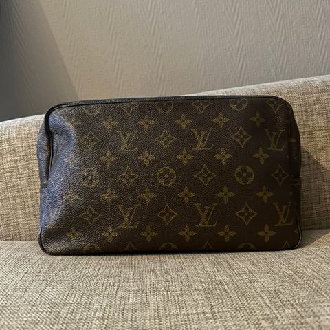 Louis vuitton trousse toilette 28